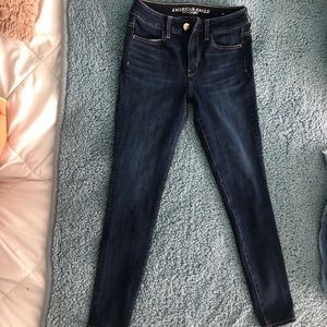 - American Eagle hi-rise jeans (regular )